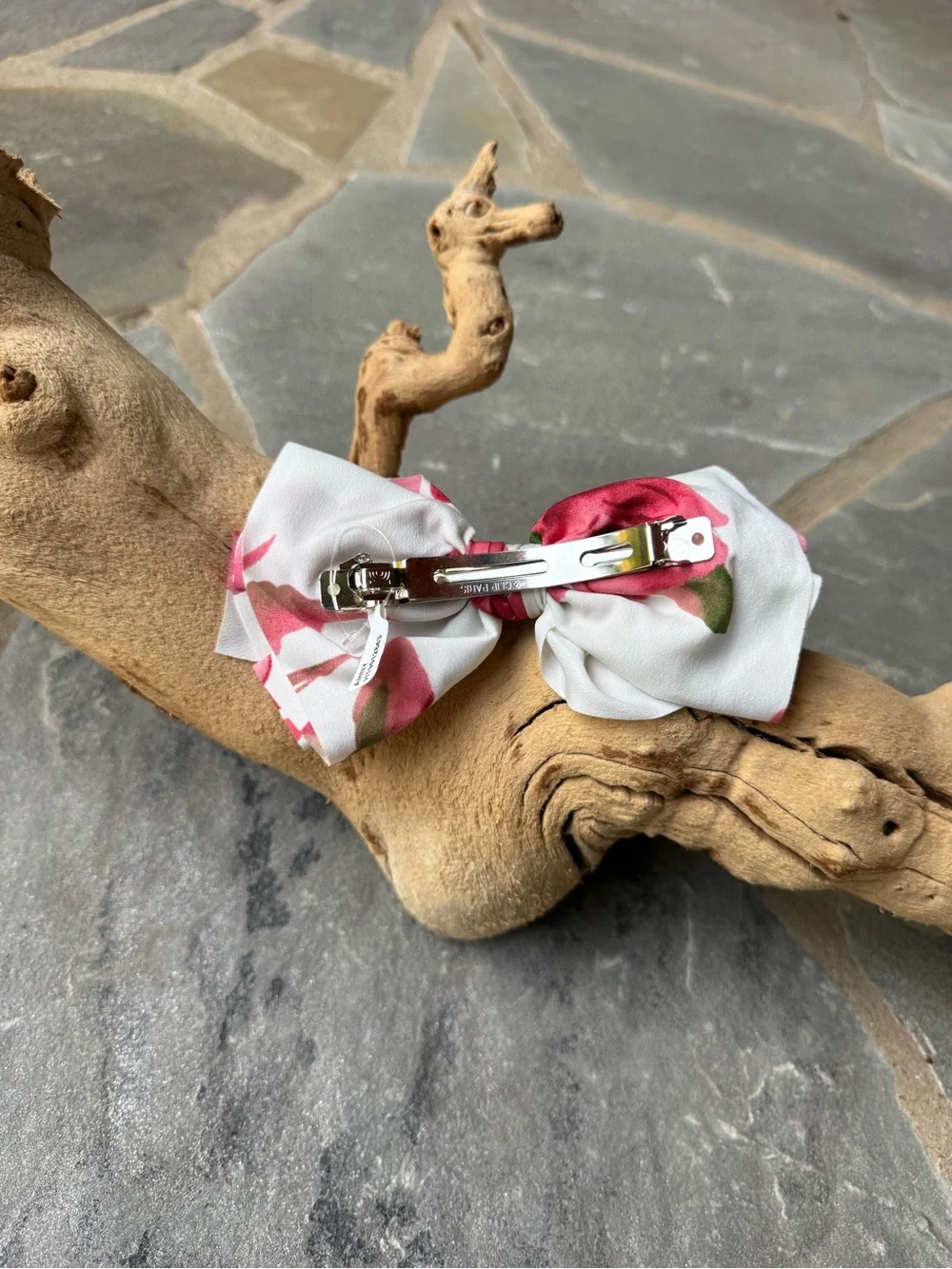 New🌟Anthropologie-Satin Floral Bow Hair Clip - white & Red